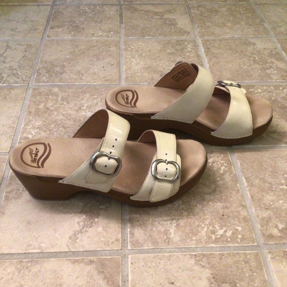 Dansko Size 7 Off White Arch Support Sandal
